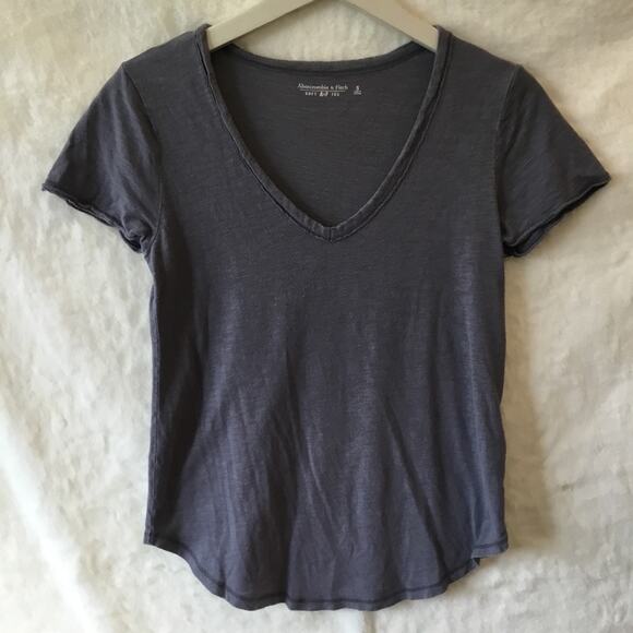 Abercrombie & Fitch Light Gray V-Neck T-Shirt - Picture 1 of 7